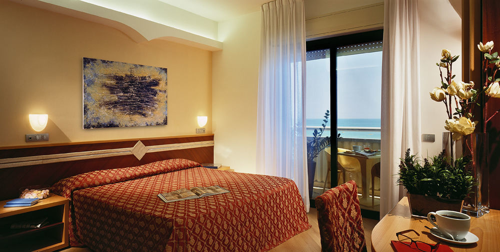 Hotel Europa Beach Village ジュリアノーヴァ エクステリア 写真