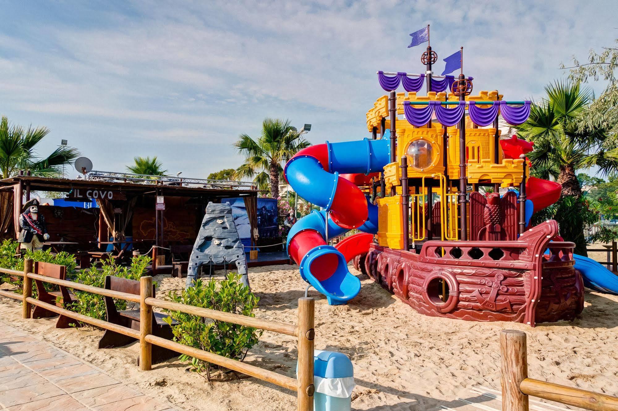 Hotel Europa Beach Village ジュリアノーヴァ エクステリア 写真